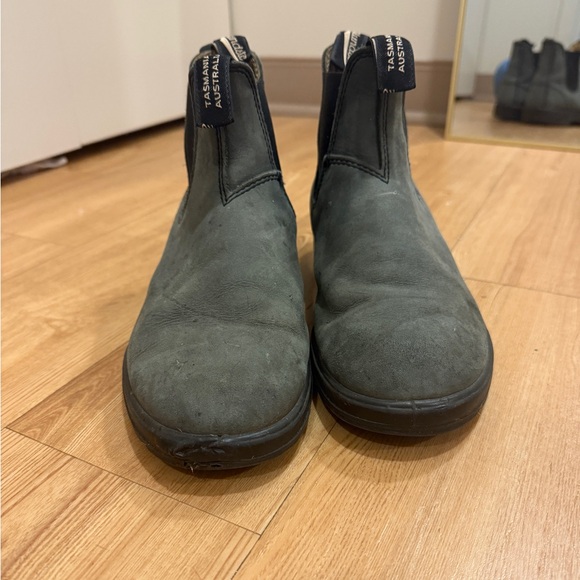 Blundstone Gray and Black Leather Boots - Picture 5 of 7